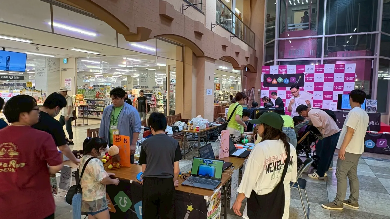 親子がスイッチで遊ぶ様子